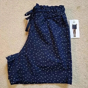 NWT Jachs  Girlfriend Shorts Small Paperbag Waist Navy and White Micro Floral